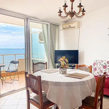 Lungomare Beachfront Apartment Durres
