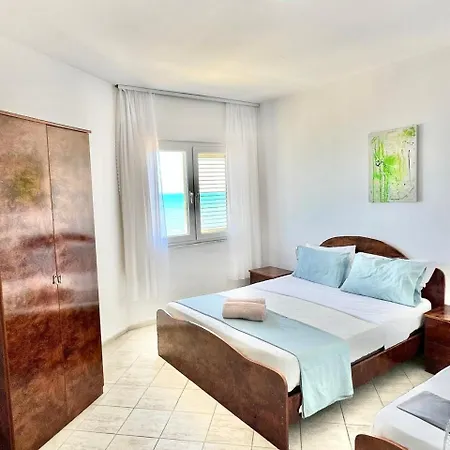 Lungomare Beachfront Apartment *