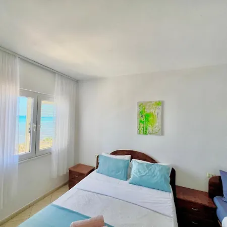 Lungomare Beachfront Apartment *