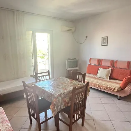 Lungomare Beachfront Apartment *