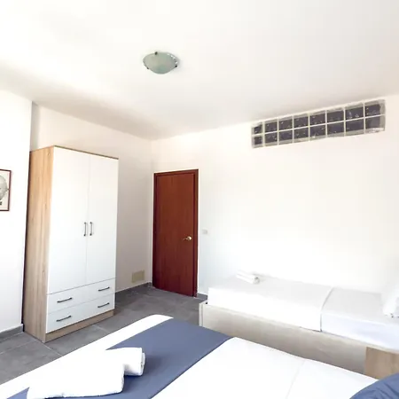 Lungomare Beachfront דירה *