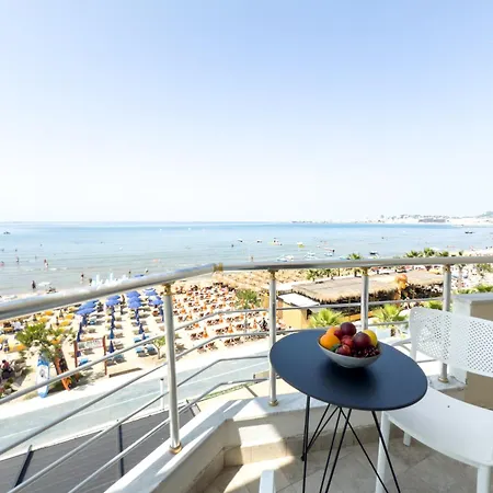 Lungomare Beachfront شقة